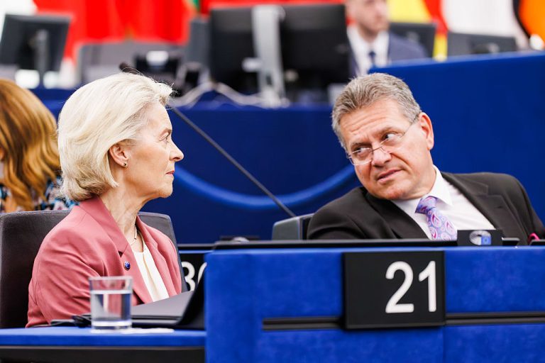 A UE APRESSA-SE A FECHAR ACORDO COM O MÉXICO, COM A AMEAÇA DE WASHINGTON A PAIRAR NO AR